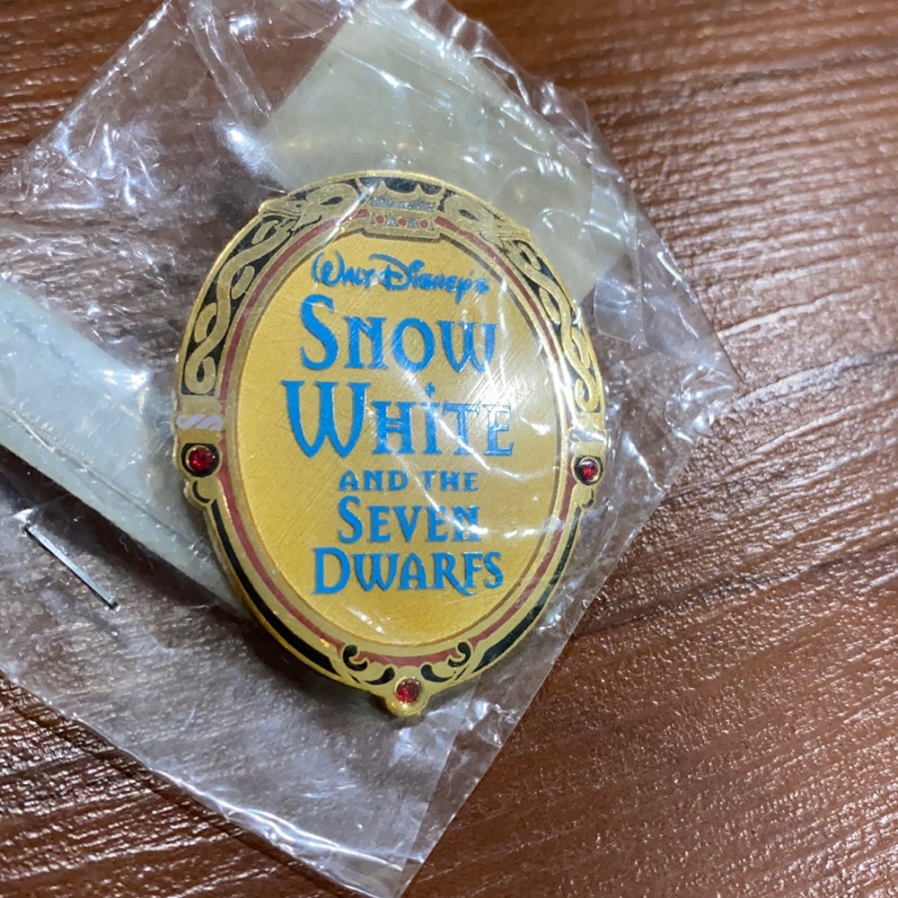 Walt Disney’s Snow White and The Seven Dwarfs pin